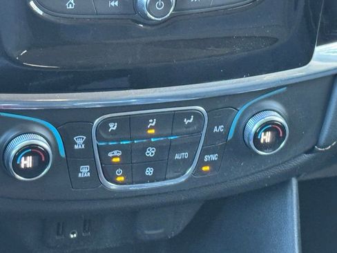 Used 2021 Chevrolet Traverse LS image 28