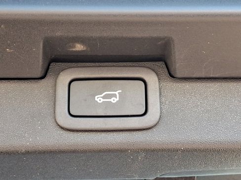 Used 2017 Land Rover Discovery HSE image 30