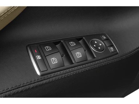 Used 2015 Tesla Model S 70 image 19