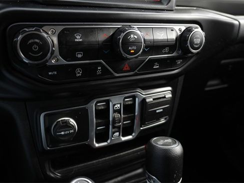 Used 2022 Jeep Wrangler Unlimited Sahara image 19