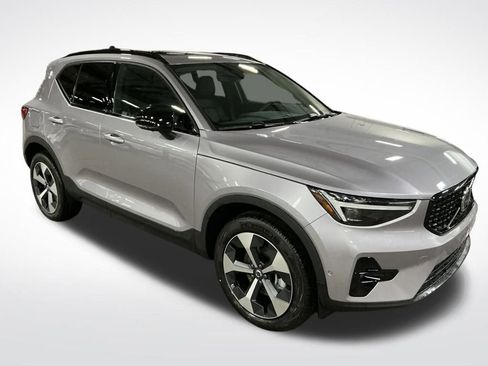 New 2026 Volvo XC40 B5 Plus w/ Protection Package Premier AWD/4WD image 7