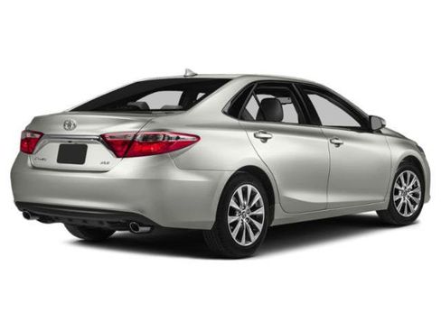 Used 2015 Toyota Camry LE FWD image 2