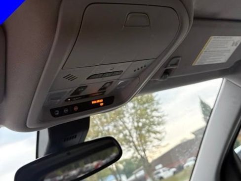 Used 2018 Chevrolet Equinox Premier FWD image 28