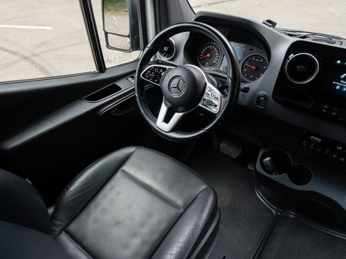 Used 2021 Mercedes-Benz Sprinter 2500 image 14