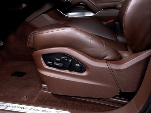 Used 2022 Porsche Cayenne Turbo S image 21