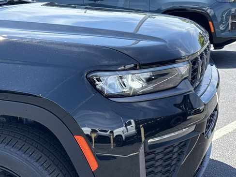 New 2026 Jeep Grand Cherokee Limited RWD image 10