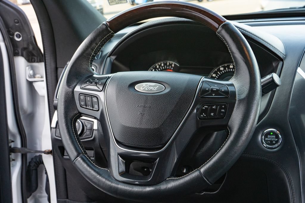 Used 2018 Ford Explorer Platinum AWD/4WD image 25