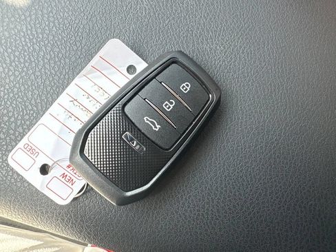 Used 2025 Toyota Camry LE w/ Convenience Package FWD image 12