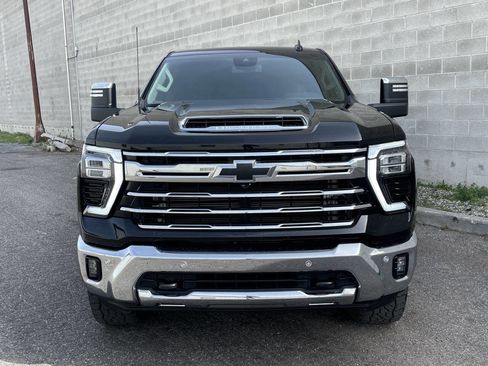 Used 2025 Chevrolet Silverado 3500 LTZ w/ LTZ Plus Package image 3
