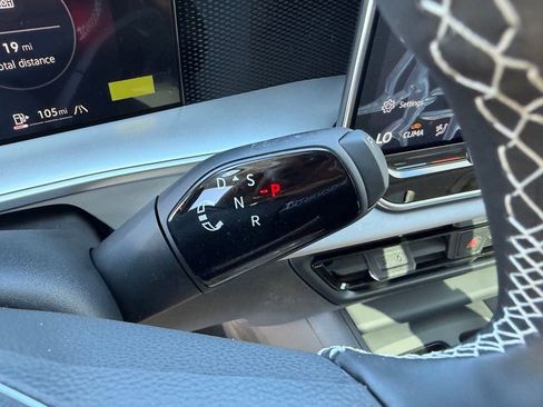 New 2026 Volkswagen Tiguan SE AWD/4WD image 25