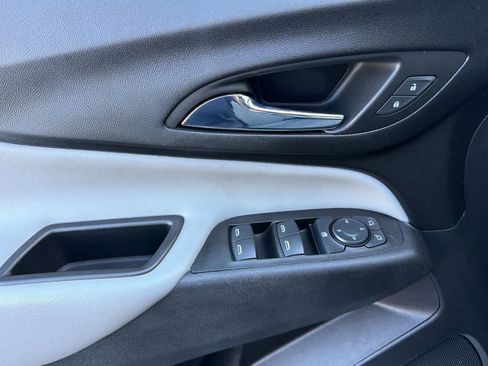 Used 2022 Chevrolet Equinox LT w/ LPO, Floor Liner Package FWD image 12