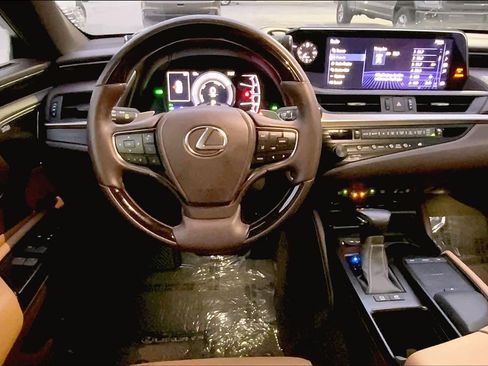 Used 2019 Lexus ES 300h image 5