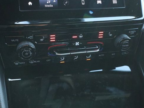 New 2025 Jeep Grand Cherokee Altitude image 7