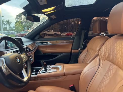 Used 2018 BMW 750i image 29