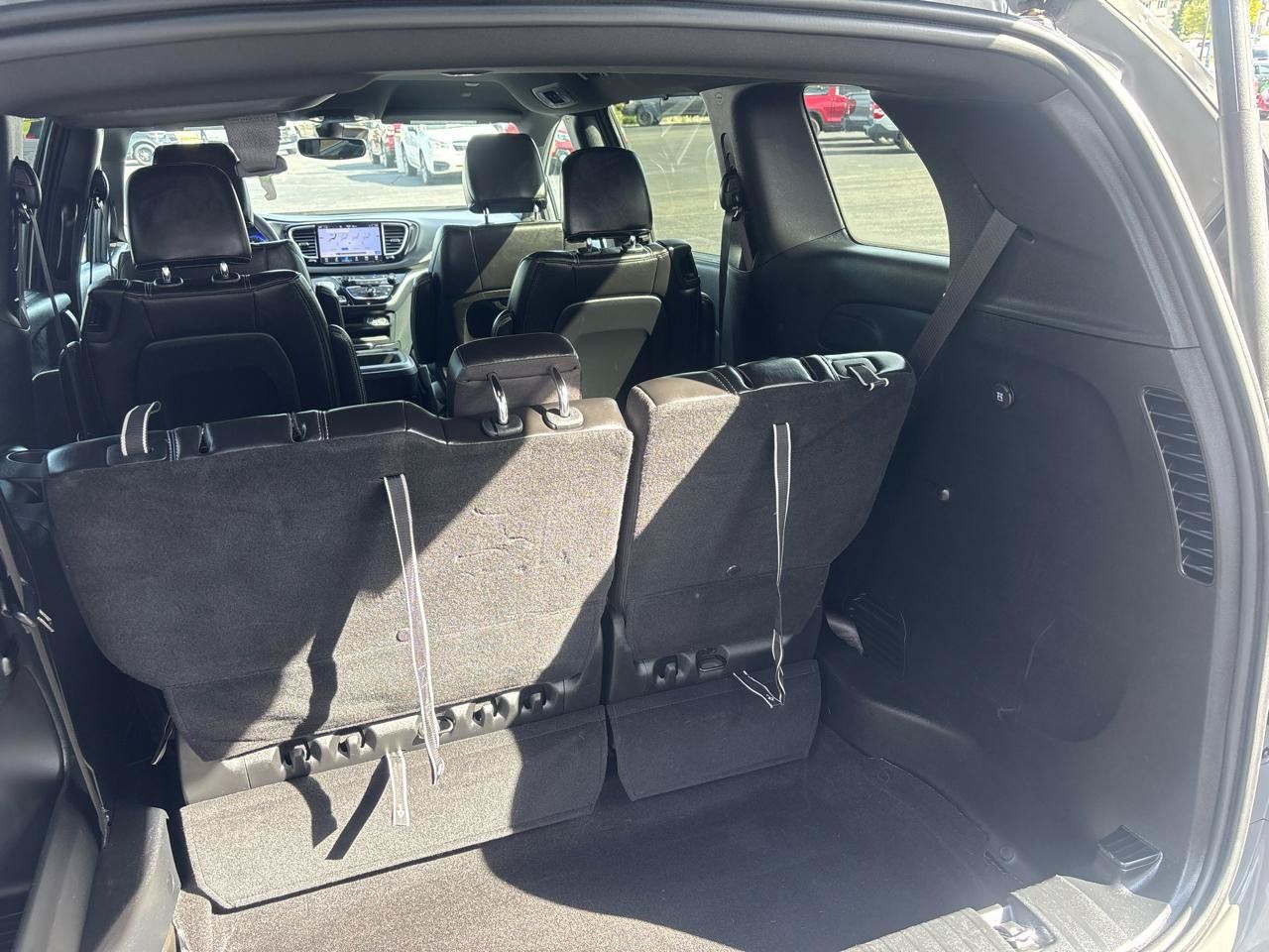 Used 2025 Chrysler Pacifica Select FWD image 30