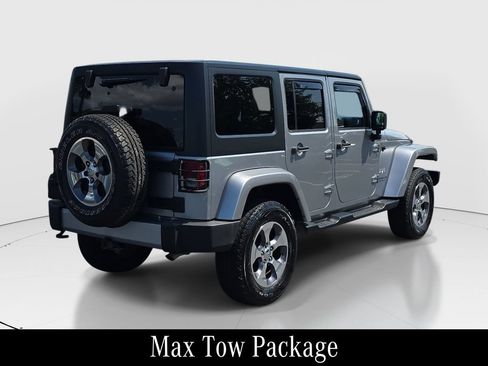 Used 2016 Jeep Wrangler Unlimited Sahara w/ Dual Top Group AWD/4WD image 5