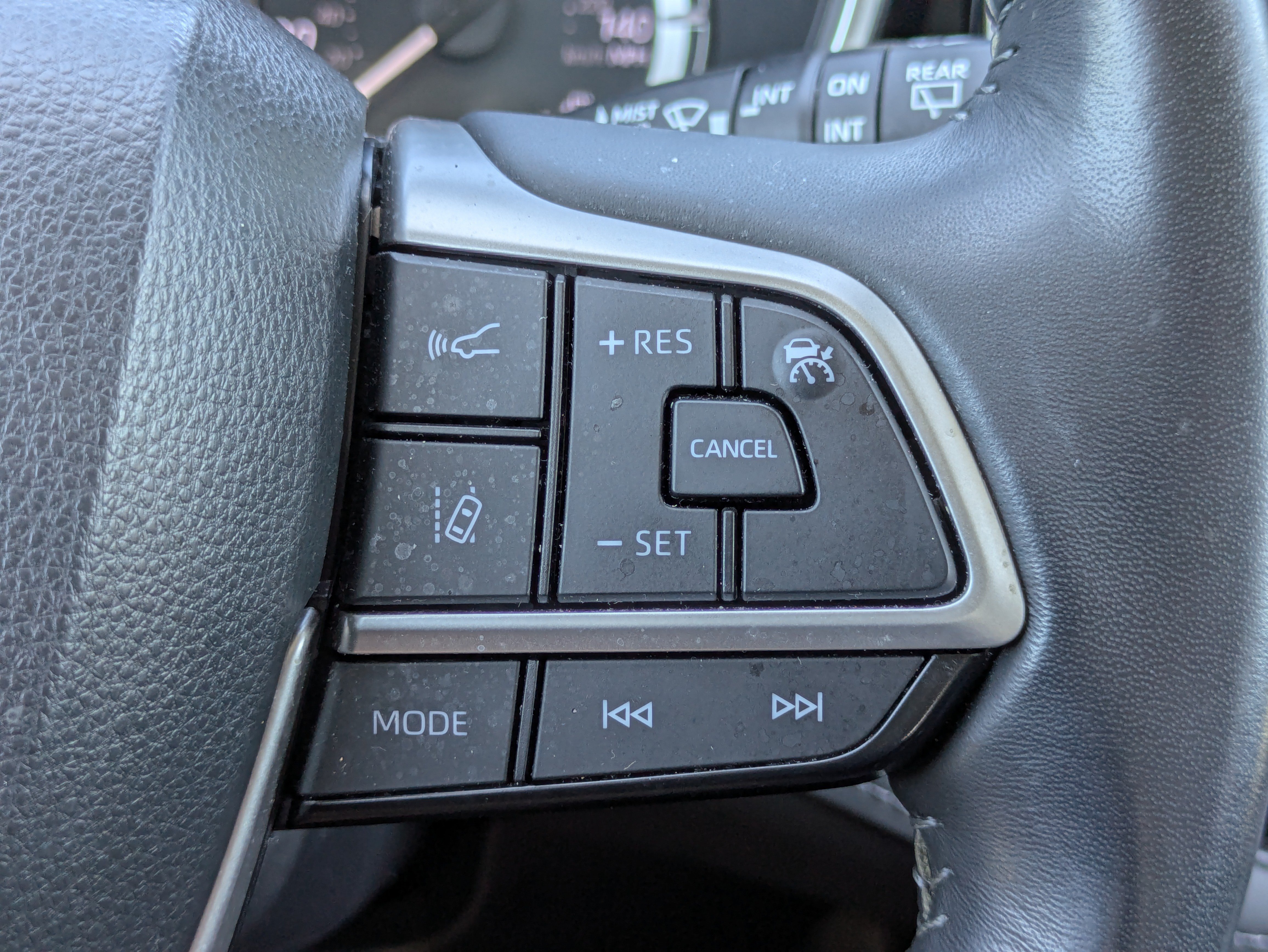 Used 2023 Toyota Highlander XLE FWD image 25