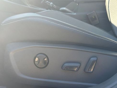 Used 2025 Volkswagen Jetta SE image 23