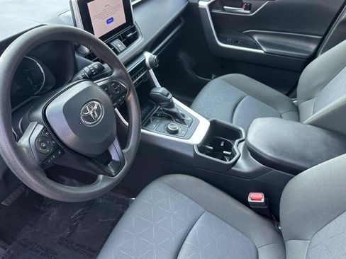 Used 2025 Toyota RAV4 XLE AWD/4WD image 4