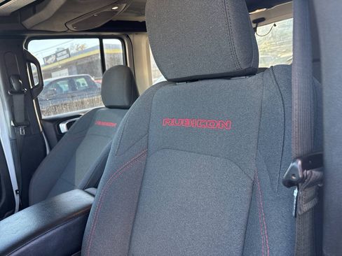 Used 2024 Jeep Wrangler Unlimited Rubicon AWD/4WD image 13