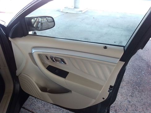 Used 2018 Ford Taurus SE image 20