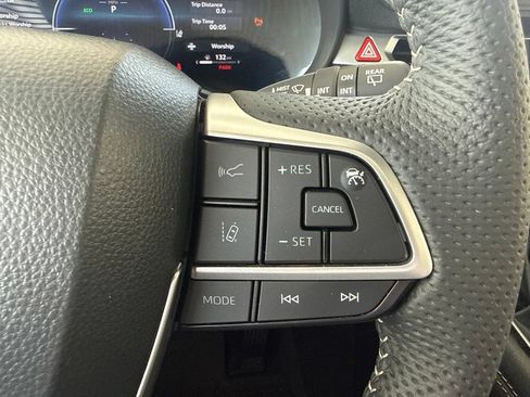Used 2026 Toyota Sienna Limited FWD image 21