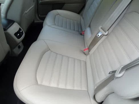 Used 2018 Ford Fusion SE w/ Fusion SE Technology Package FWD image 8