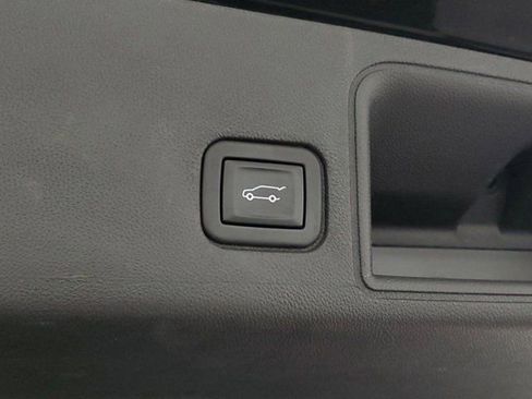 Used 2023 GMC Terrain SLT FWD image 10