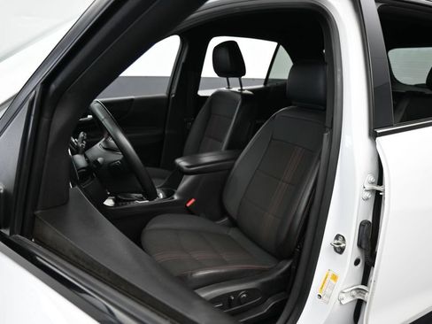 Used 2023 Chevrolet Equinox RS FWD image 10