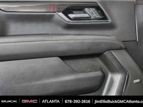 Used 2025 GMC Yukon Elevation AWD/4WD image 6