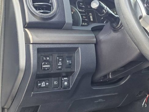 Used 2019 Toyota Tundra SR5 w/ Convenience Package AWD/4WD image 18