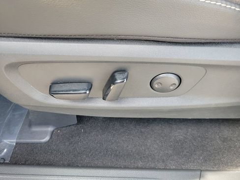 Used 2025 Nissan Pathfinder SL FWD image 17
