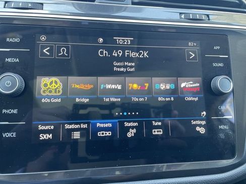 Used 2023 Volkswagen Tiguan SE w/ Panoramic Sunroof Package FWD image 13