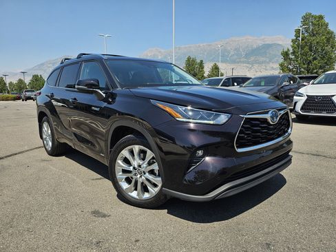 Used 2021 Toyota Highlander Limited AWD/4WD image 3