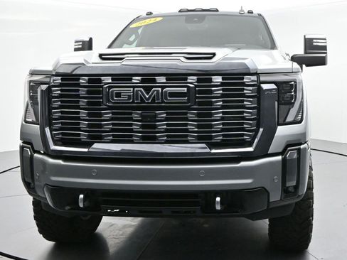 Used 2024 GMC Sierra 3500 Denali Ultimate AWD/4WD image 3