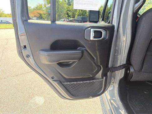Used 2023 Jeep Wrangler Unlimited Rubicon AWD/4WD image 21