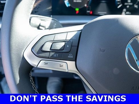 New 2025 Volkswagen Tiguan SE image 24