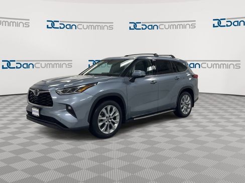 Used 2023 Toyota Highlander Limited image 4