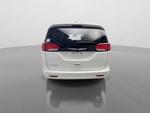 Used 2024 Chrysler Voyager LX FWD image 4