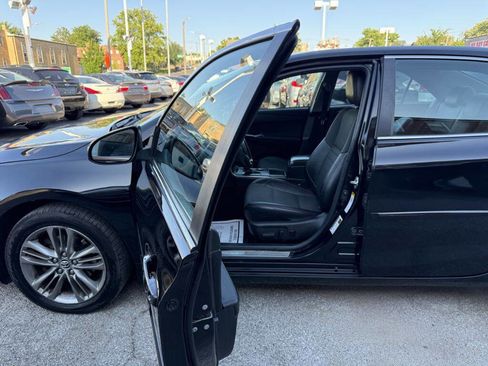 Used 2016 Toyota Camry SE w/ Moonroof Package FWD image 10