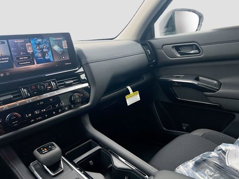 New 2026 Nissan Pathfinder SV image 24