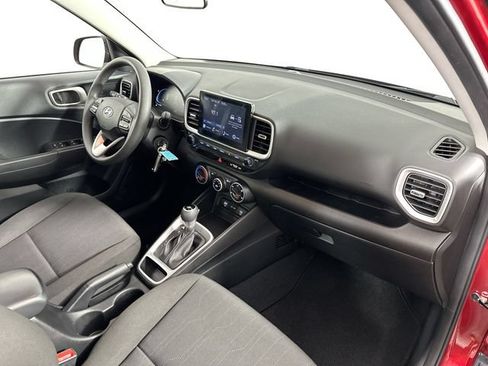 Used 2024 Hyundai Venue SE FWD image 27