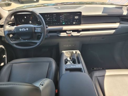 Used 2024 Kia EV9 Light Long Range RWD image 14