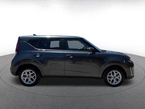 Used 2025 Kia Soul LX w/ LX Technology Package FWD image 16
