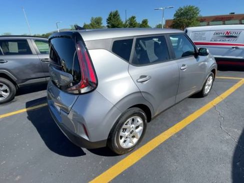Used 2025 Kia Soul LX w/ LX Technology Package FWD image 2