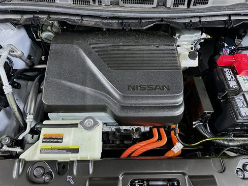 Used 2025 Nissan Leaf S image 30