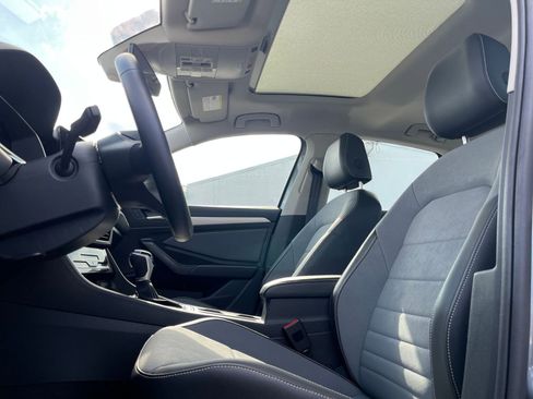 Used 2025 Volkswagen Jetta SE image 25