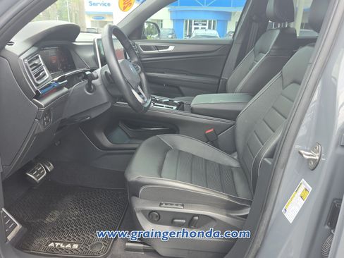 Used 2024 Volkswagen Atlas Cross Sport SEL R-Line AWD/4WD image 10