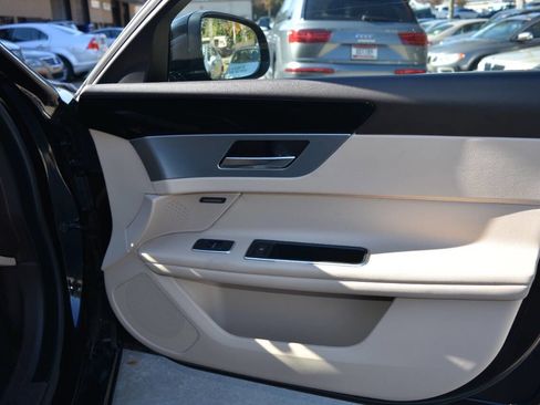 Used 2017 Jaguar XF Premium image 42