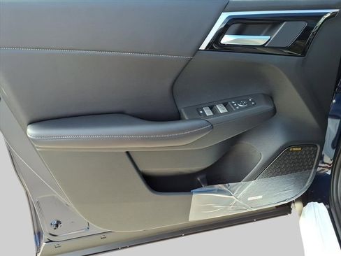 New 2025 Mitsubishi Outlander SE image 17